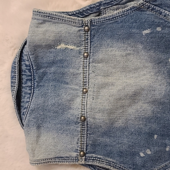 Decree distressed cropped denim vest, size M - Picture 3 of 6